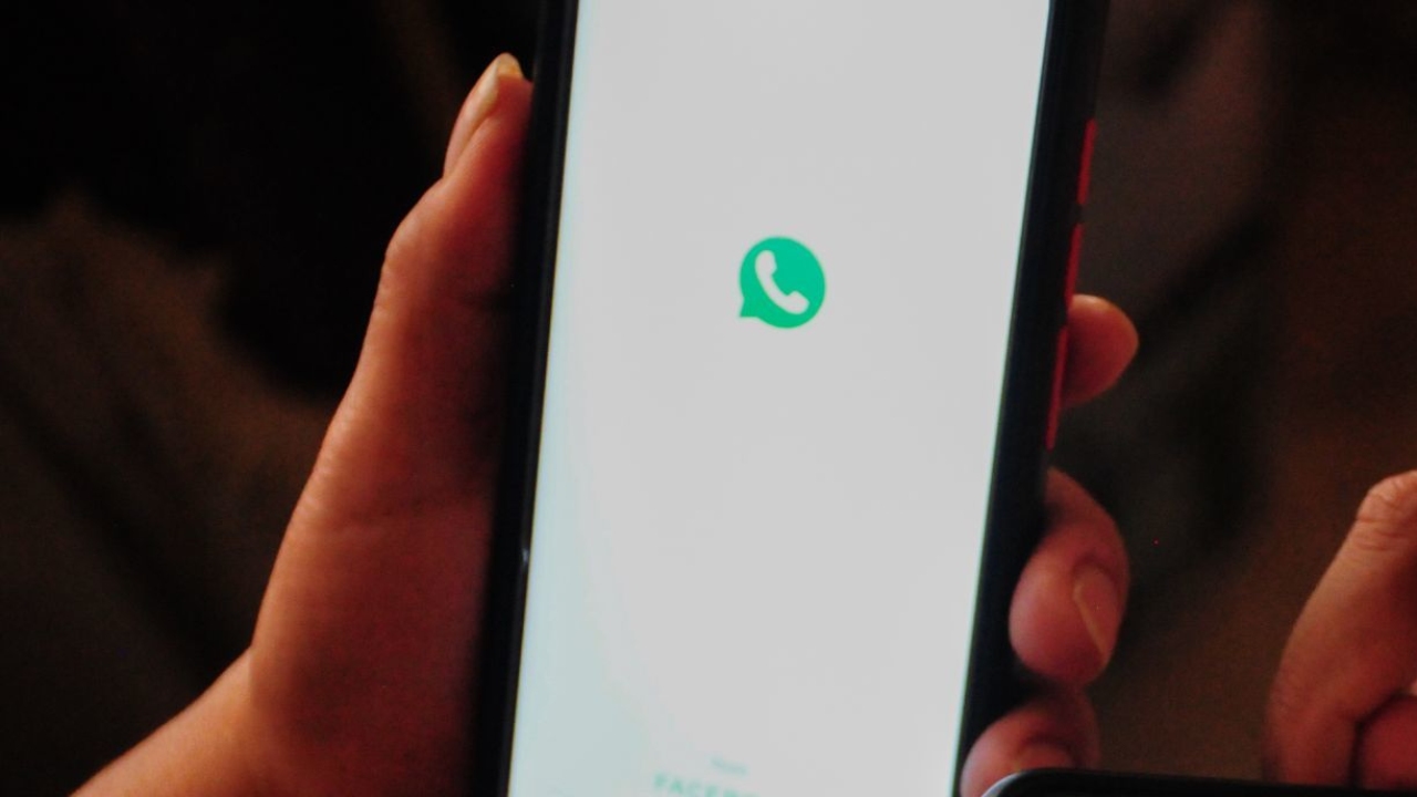 Conoce los Grupos de WhatsApp para Buscar a Personas en Acapulco tras paso  de Otis | N+