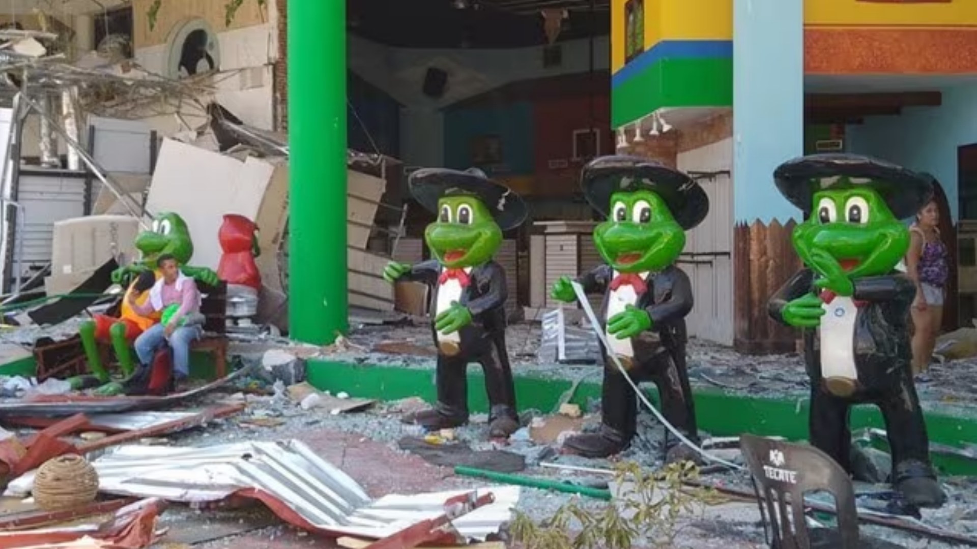 Roban Ranas de Señor Frog's de Acapulco Tras Sobrevivir al Huracán Otis | N+