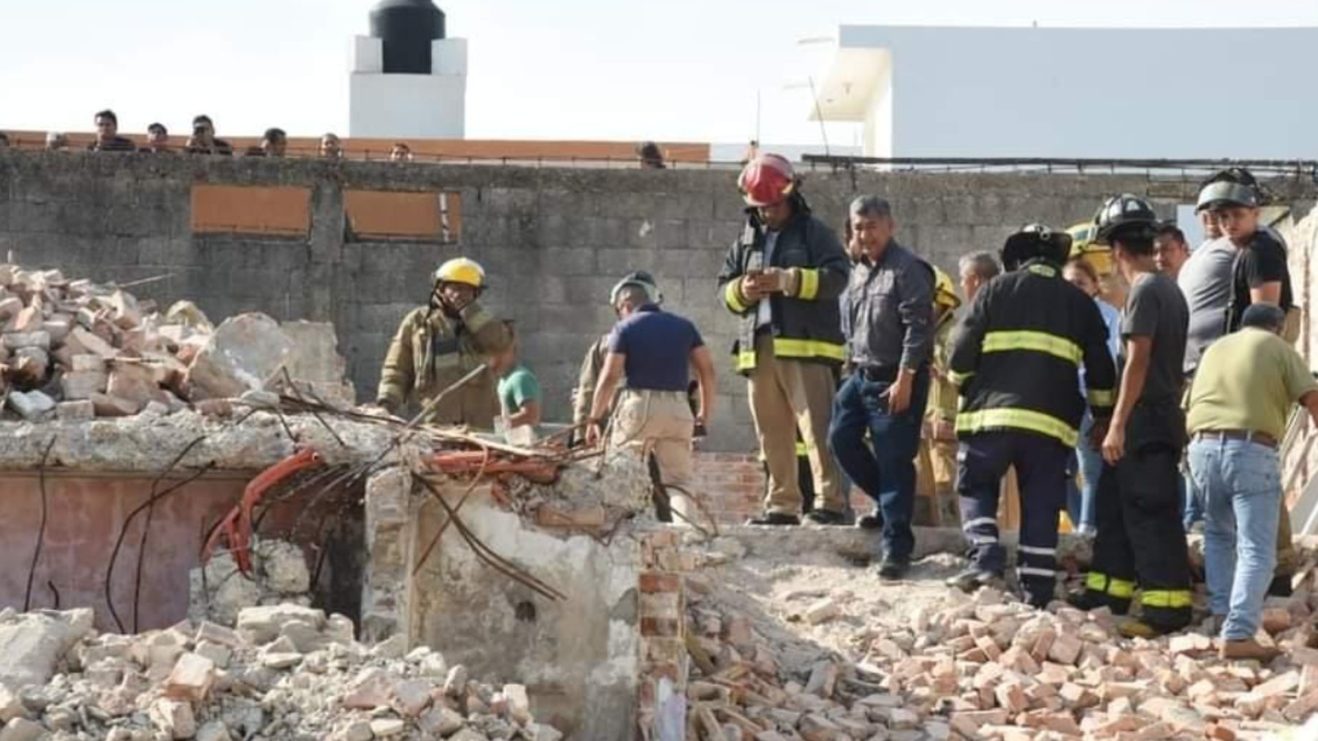 Derrumbe de Techo Deja al Menos Dos Muertos en Tampico, Tamaulipas N+