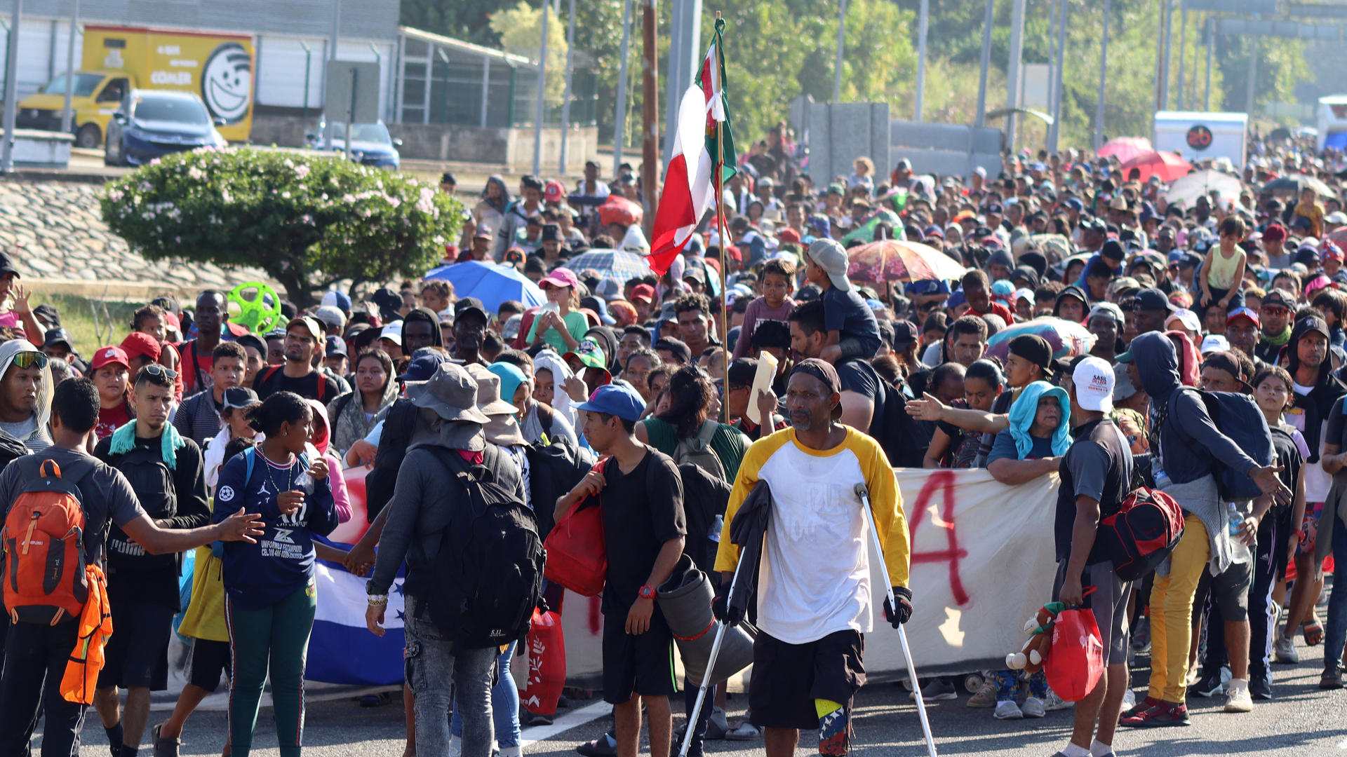 Traficantes de Personas Organizan Caravanas Migrantes AMLO N