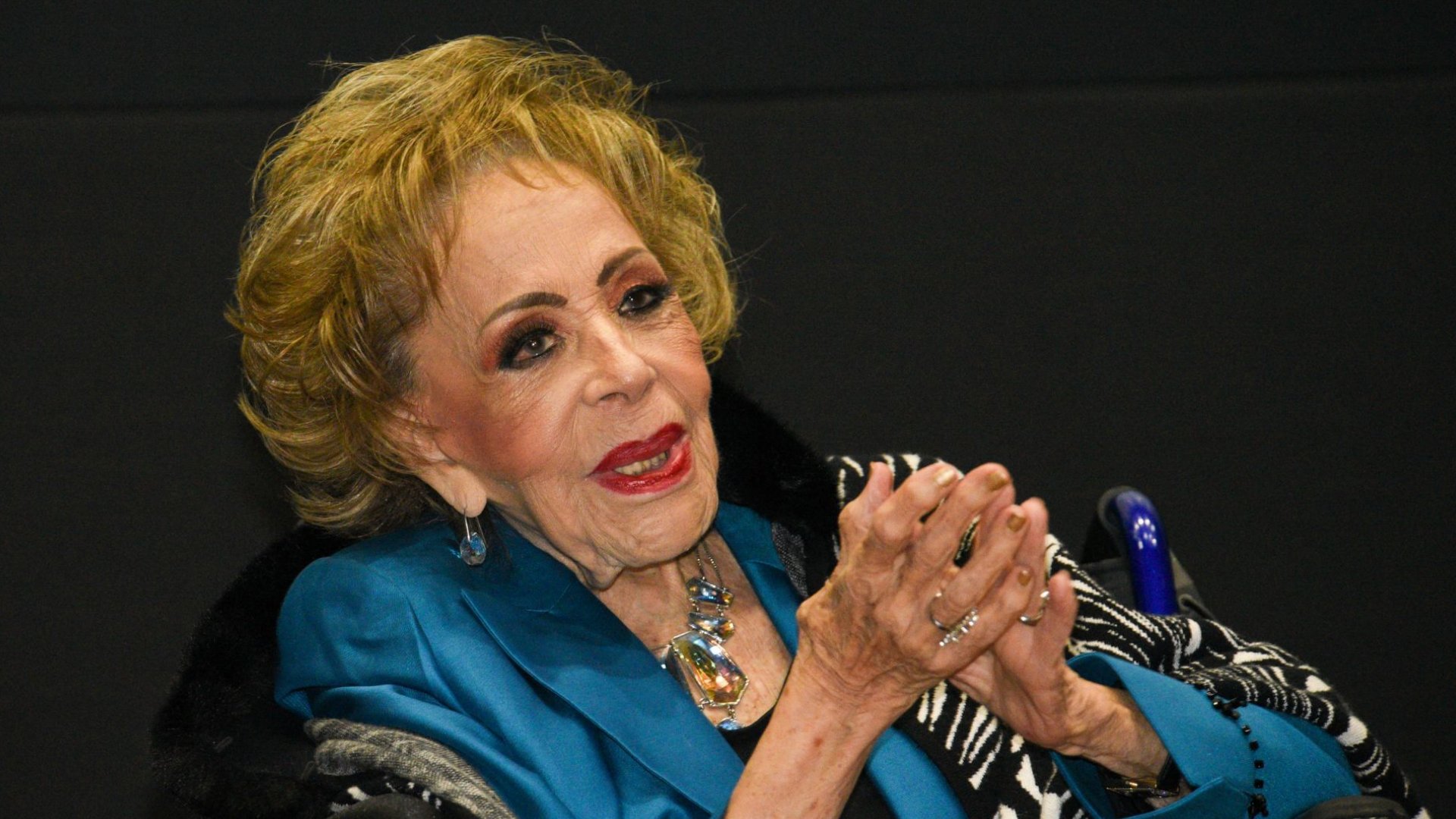 ¿Silvia Pinal Está Delicada de Salud? Amiga de la Actriz Muestra