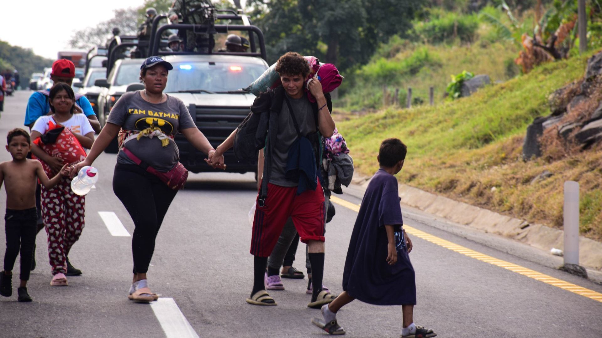 Caravana Migrante se Desintegra y se Entrega a Autoridades en