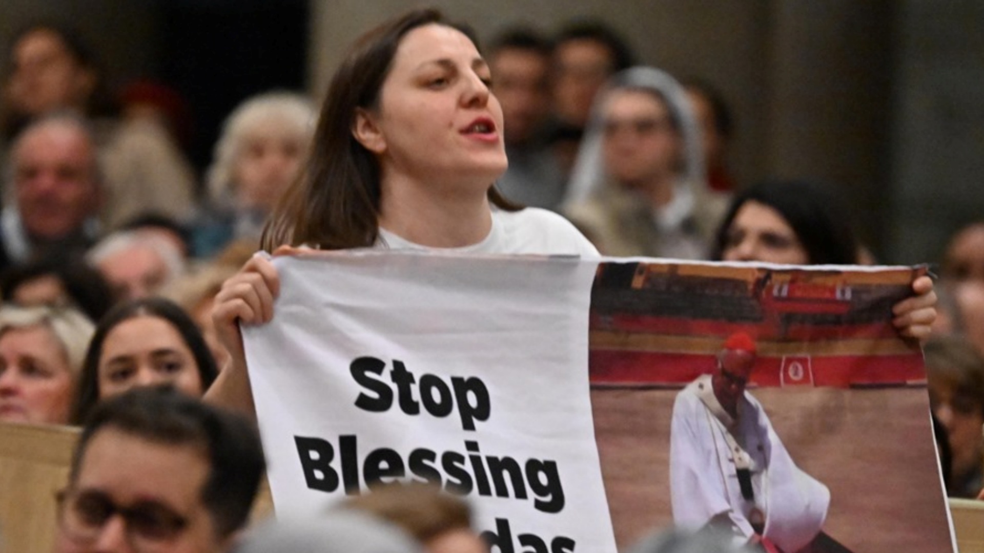 Antitaurinos Protestan contra Corridas de Toros en Misa del Papa Francisco  | N+