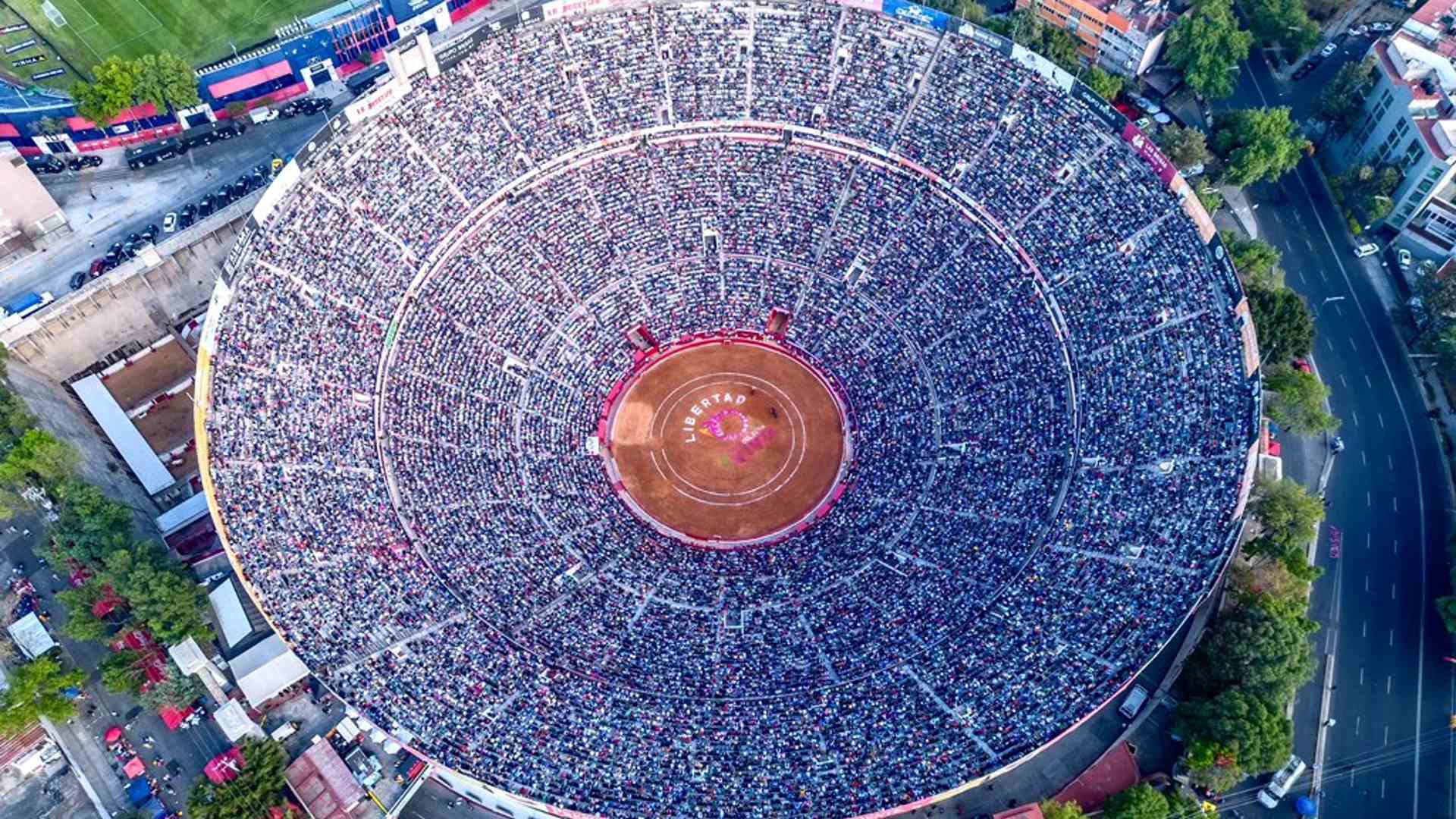 ¡Hasta el Reloj! Histórica Entrada en Plaza México en Primera Corrida