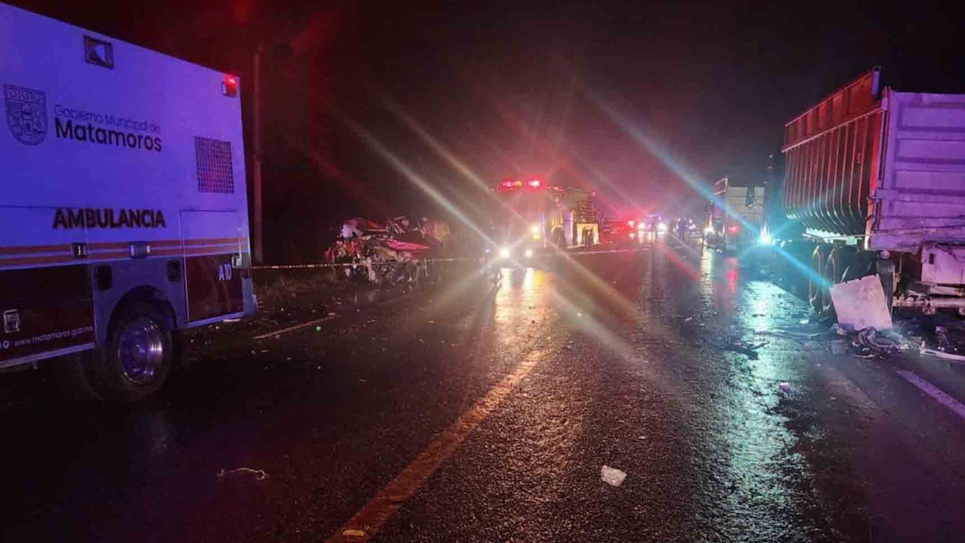 Madre e Hija Pierden la Vida al Impactarse con Tráiler en Carretera ...