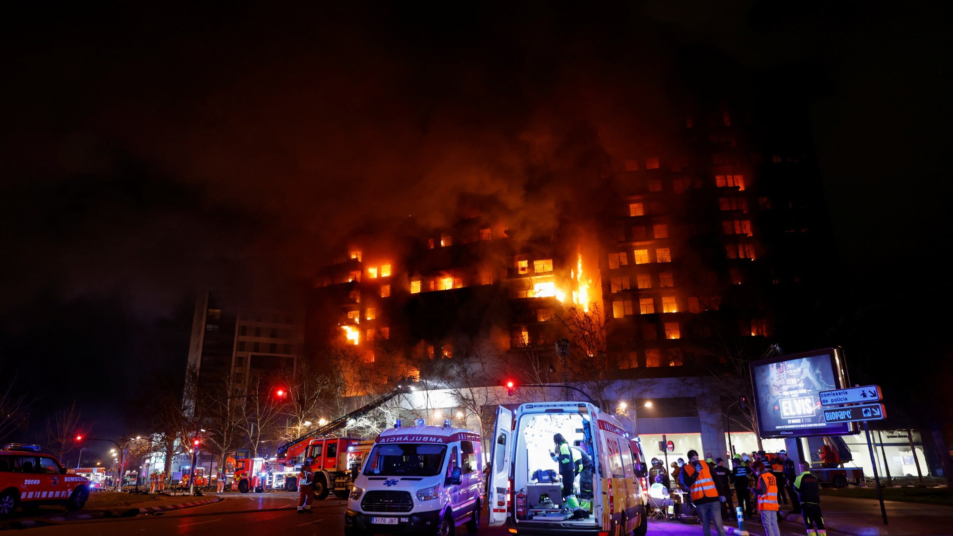 Al Menos 4 Muertos Por Fuerte Incendio En Edificio De Departamentos En Valencia España N