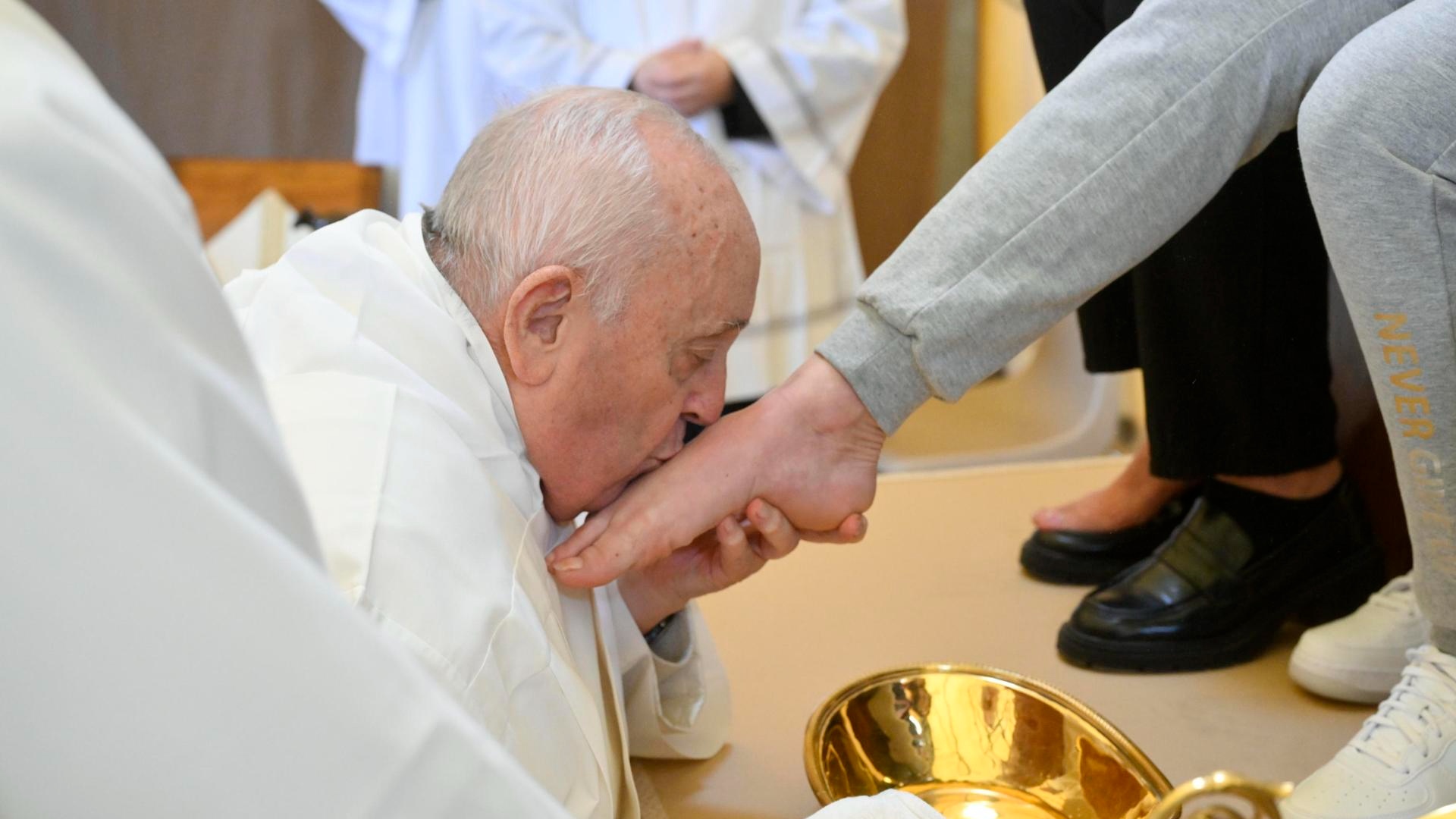 Papa Francisco Celebra Lavatorio de los Pies en Cárcel de Mujeres de ...