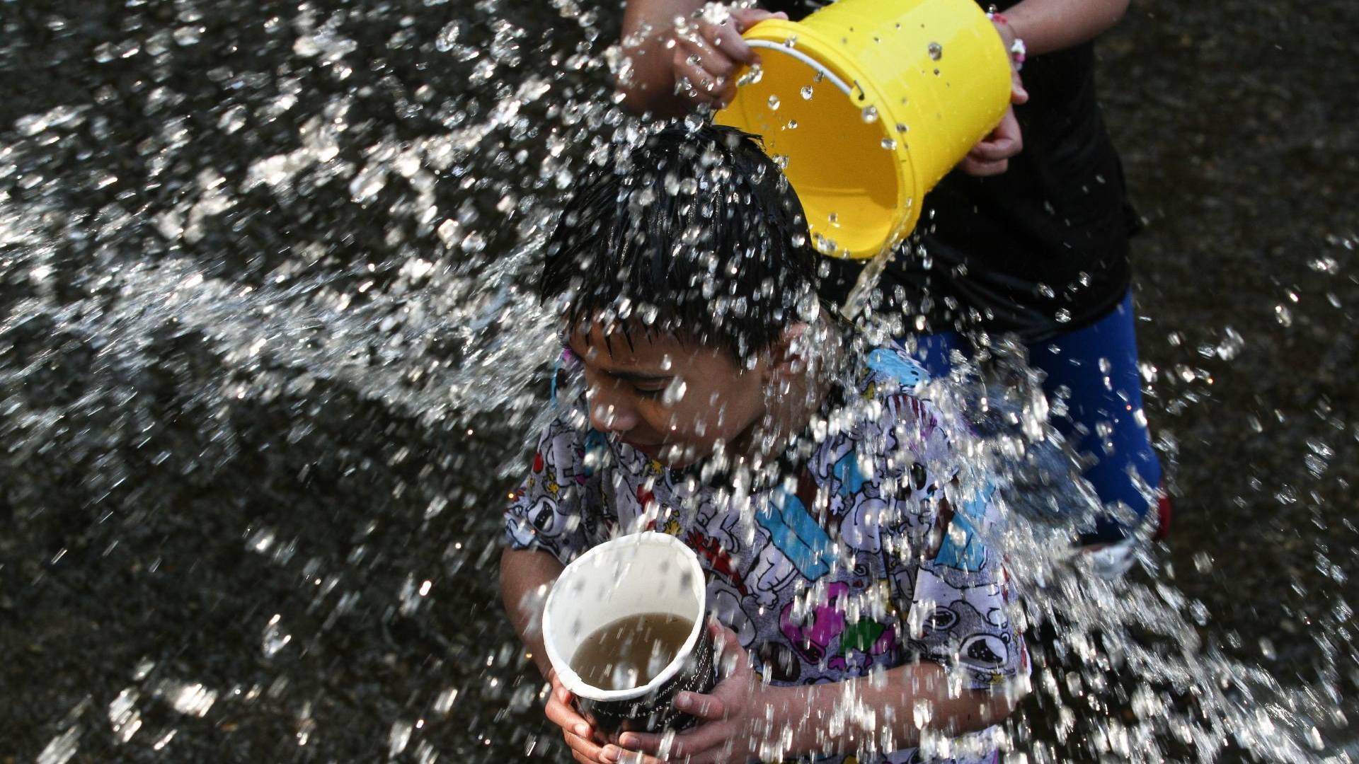 Sábado de Gloria 2024: Multas y Sanciones por Tirar Agua en CDMX y ...