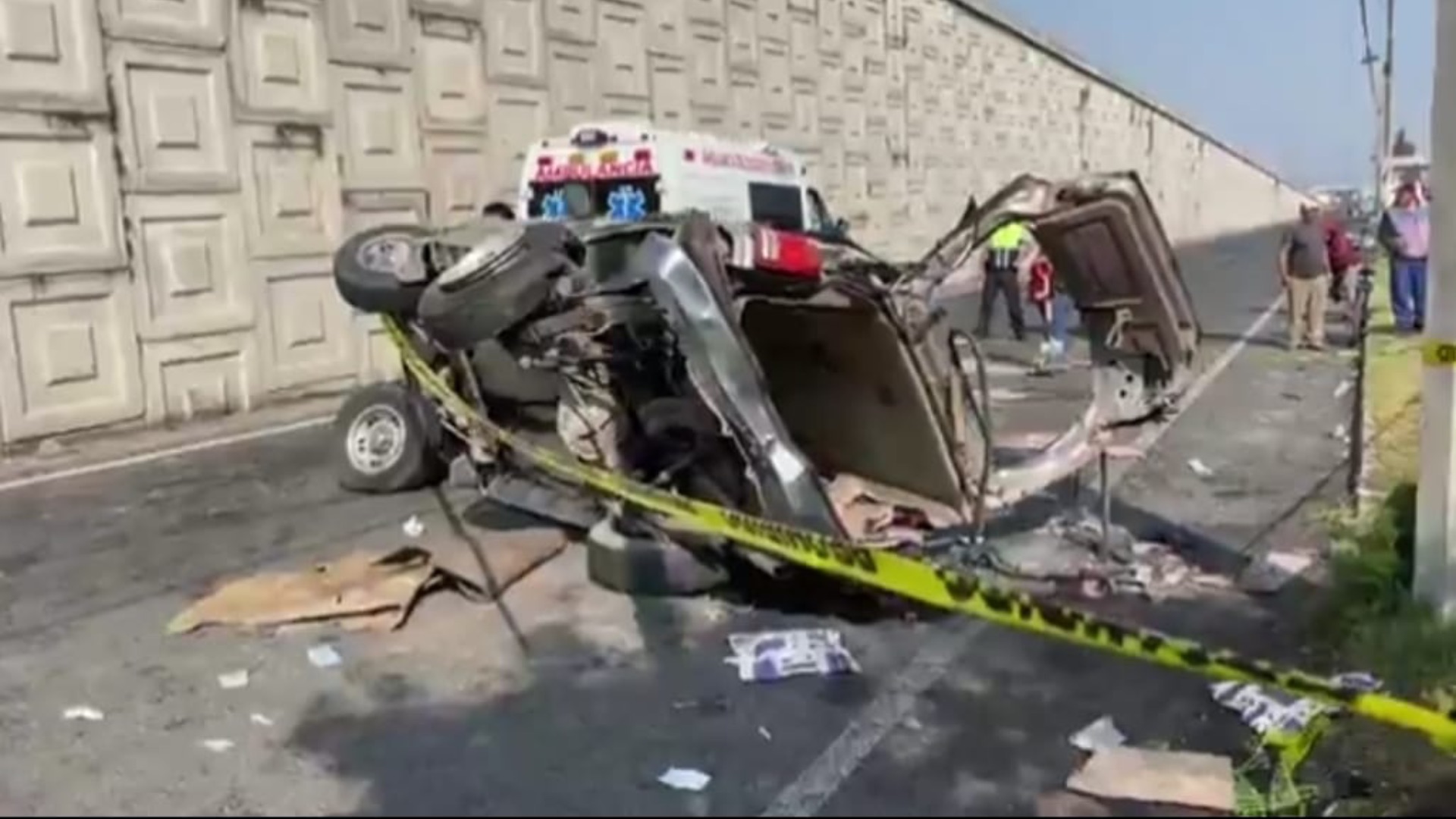 Camioneta Cae del Puente de Xaloztoc y Deja 9 Trabajadores Lesionados | N+