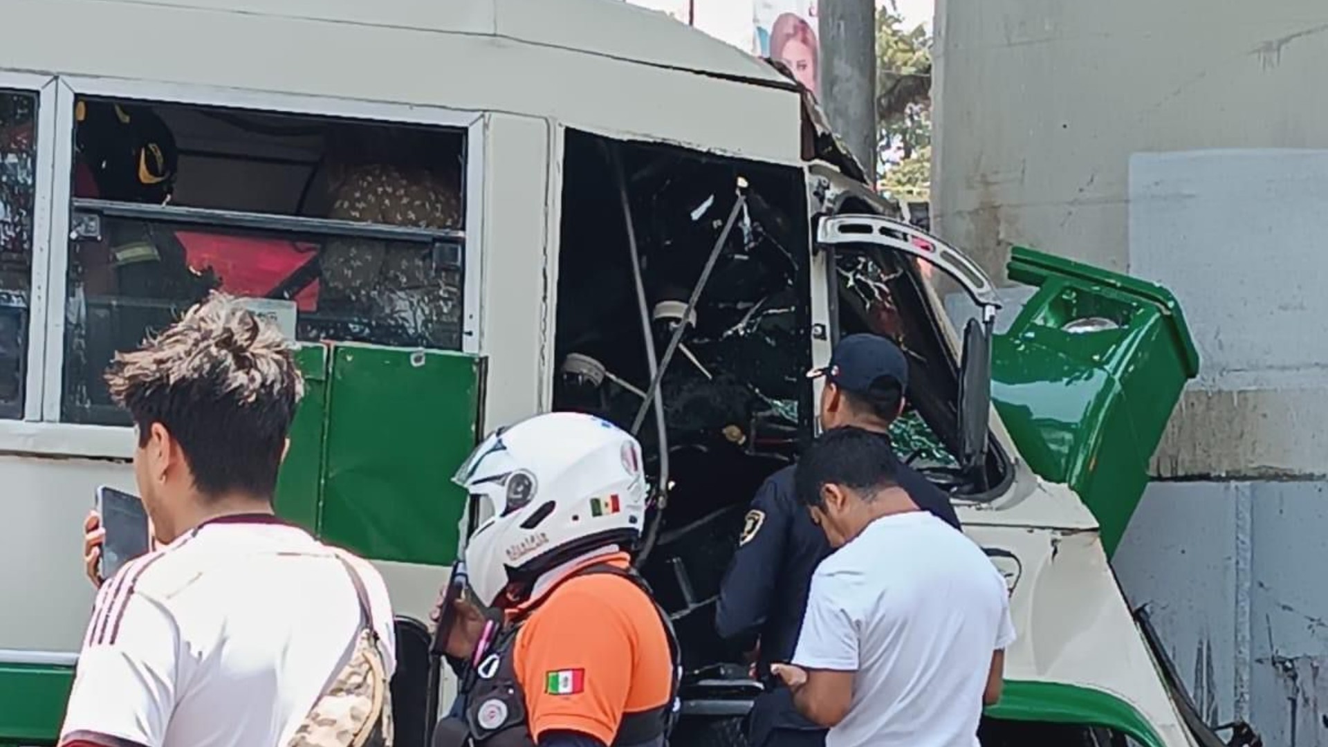 Choque De Microb S En Avenida Tl Huac Deja Al Menos Lesionados N