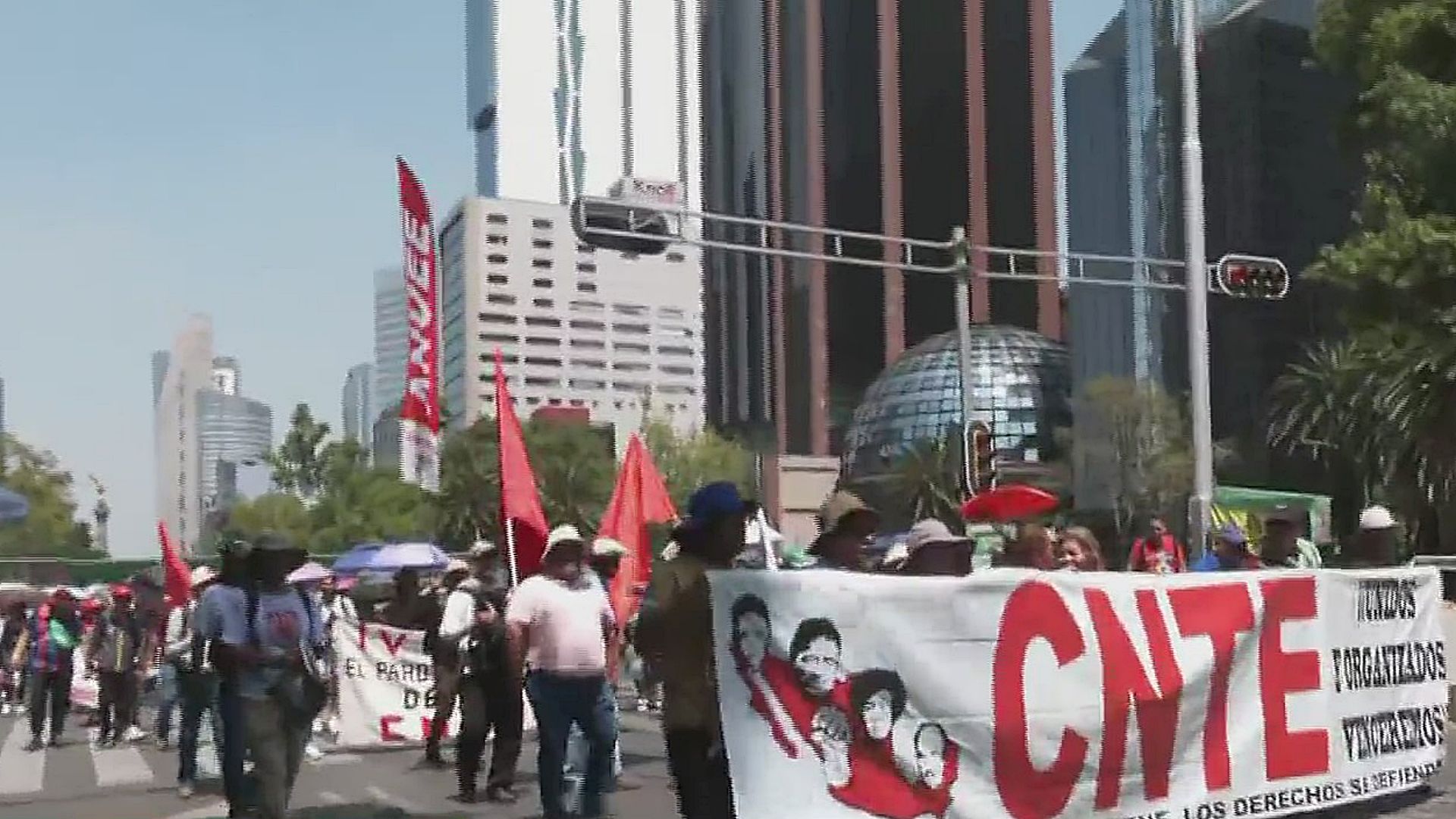 Marcha de CNTE Llega al Zócalo CDMX Tras Colapsar el Tráfico Hoy 7 de ...