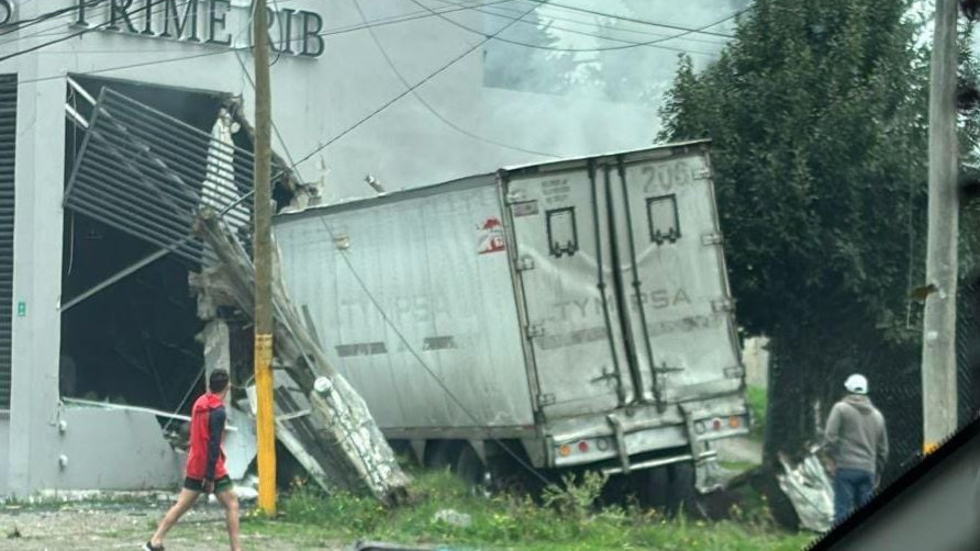 Camión Se Queda Sin Frenos Y Se Impacta Con Autos Y Restaurante En La México Toluca N 1350