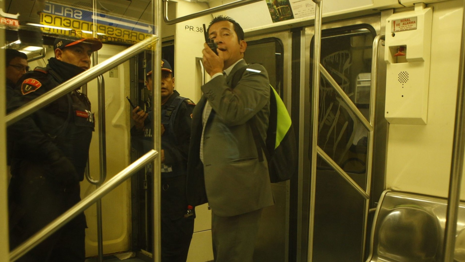 Actores Realizan Video para Adultos dentro del Metro de la CDMX | N+