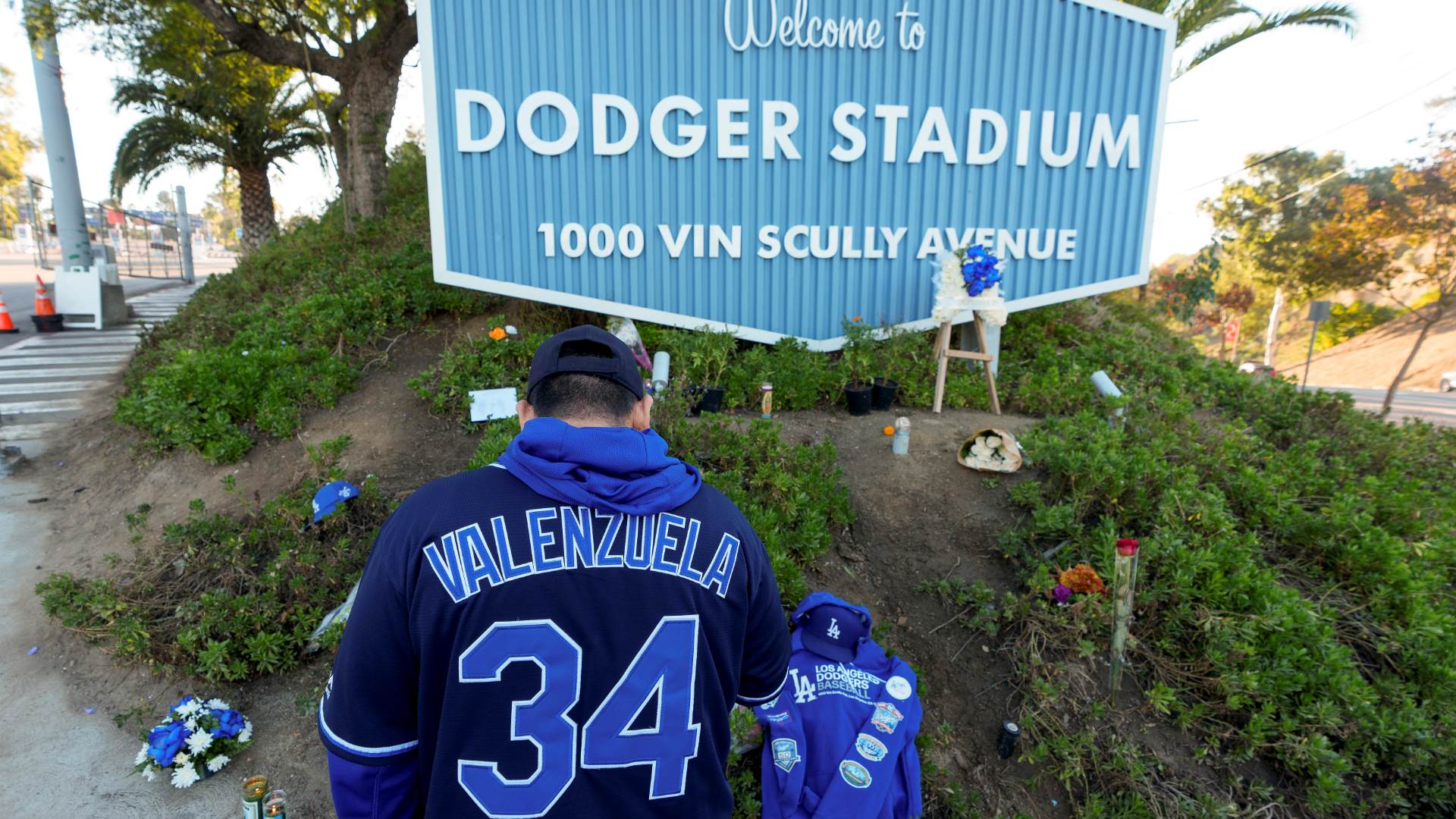 Fernando Valenzuela Llegará a la Serie Mundial 2024 Usarán Jersey