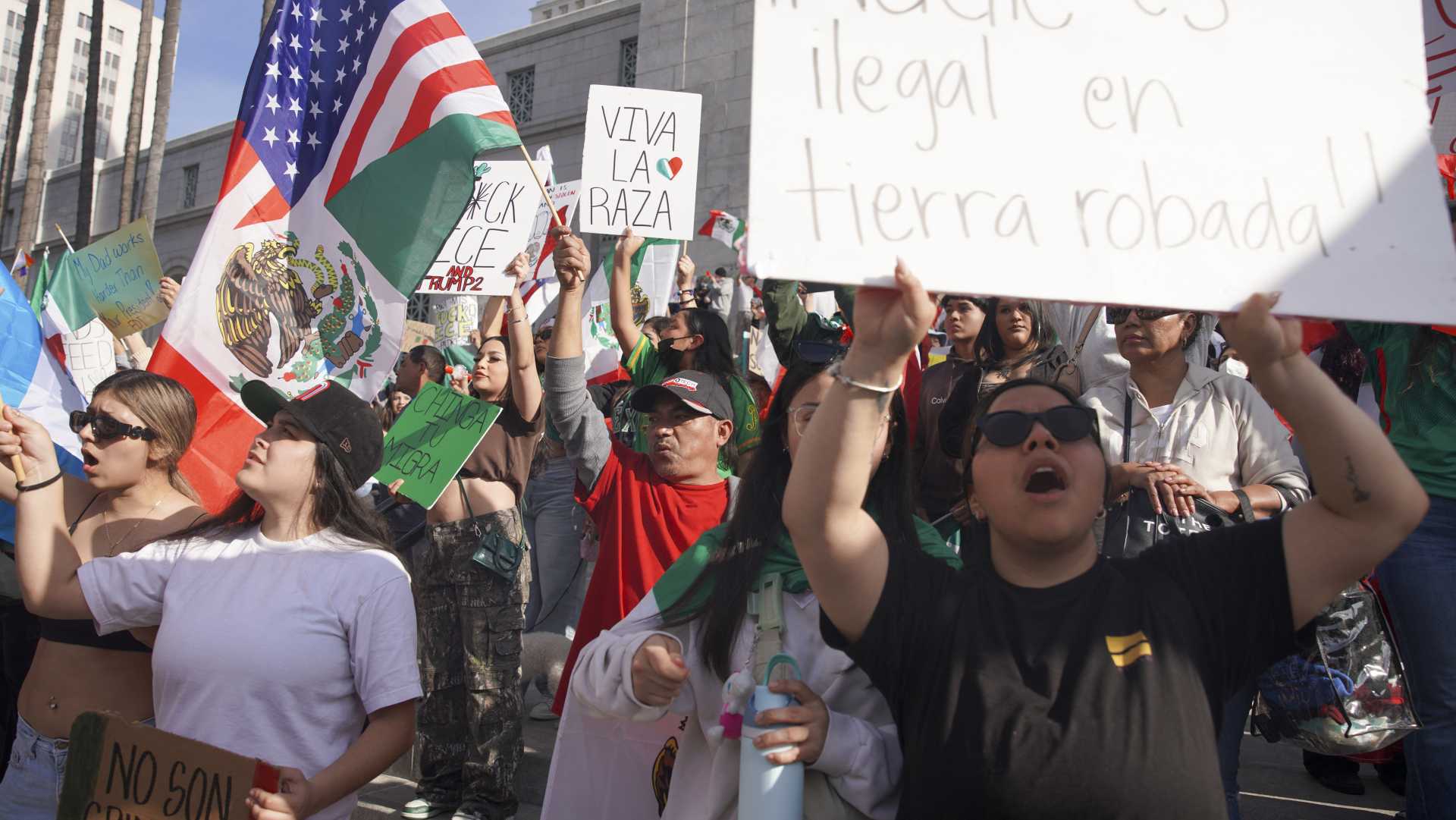 Protestan contra las Políticas Migratorias de Trump Toman las Calles de ...
