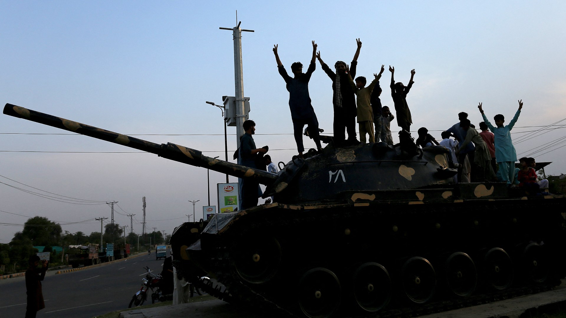 India y Pakistán Acuerdan un Alto al Fuego Inmediato, Asegura Donald Trump  | N+