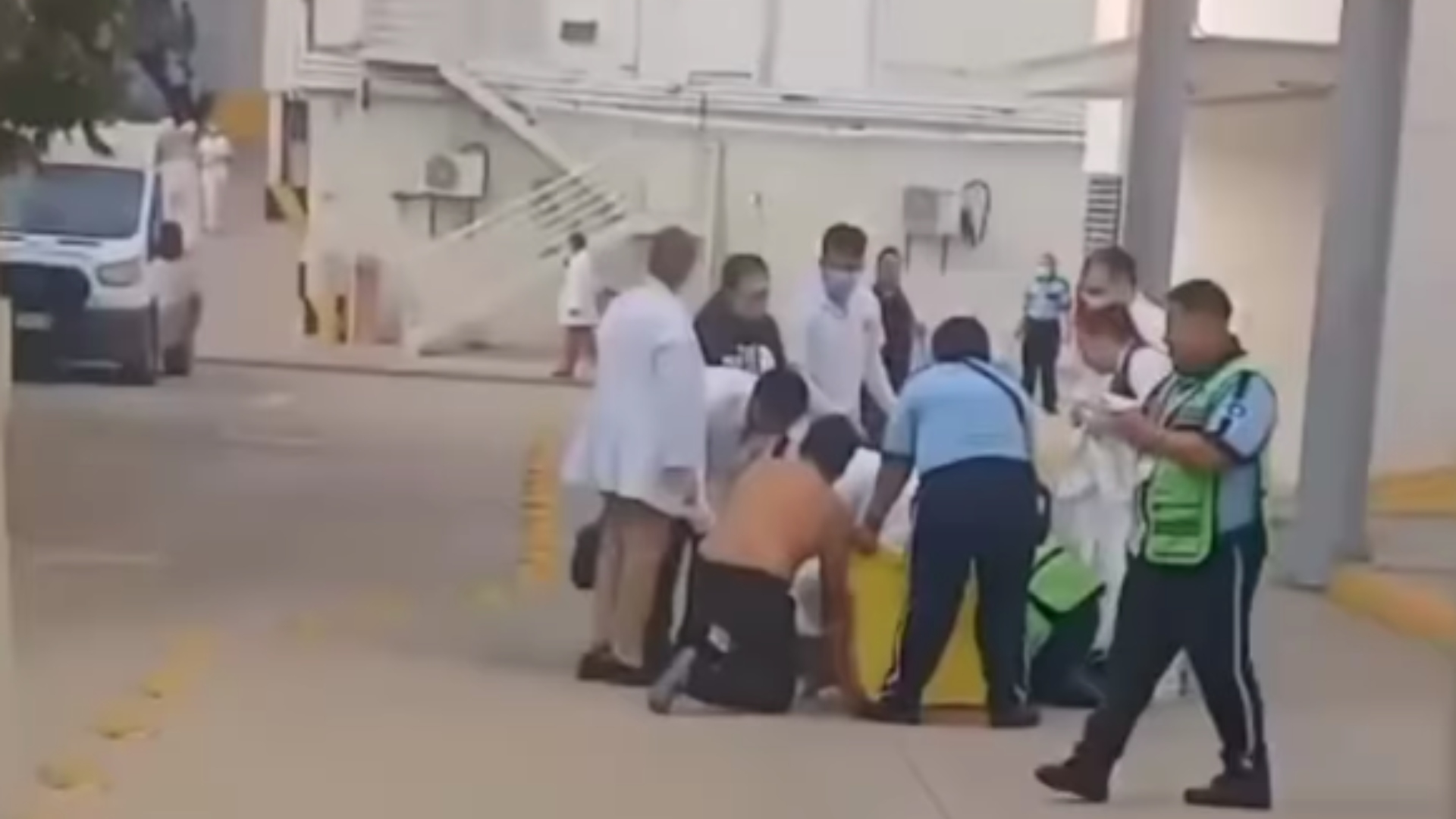 mujer dio a luz en el piso del hospital