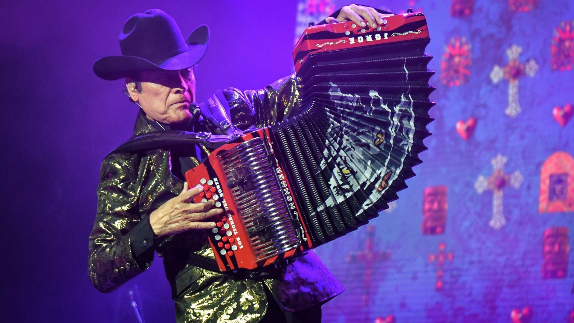 Accidente de Jorge Hernández: Vocalista de Los Tigres del Norte Sufre  Aparatosa Caída en la FENAPO 2025 | N+