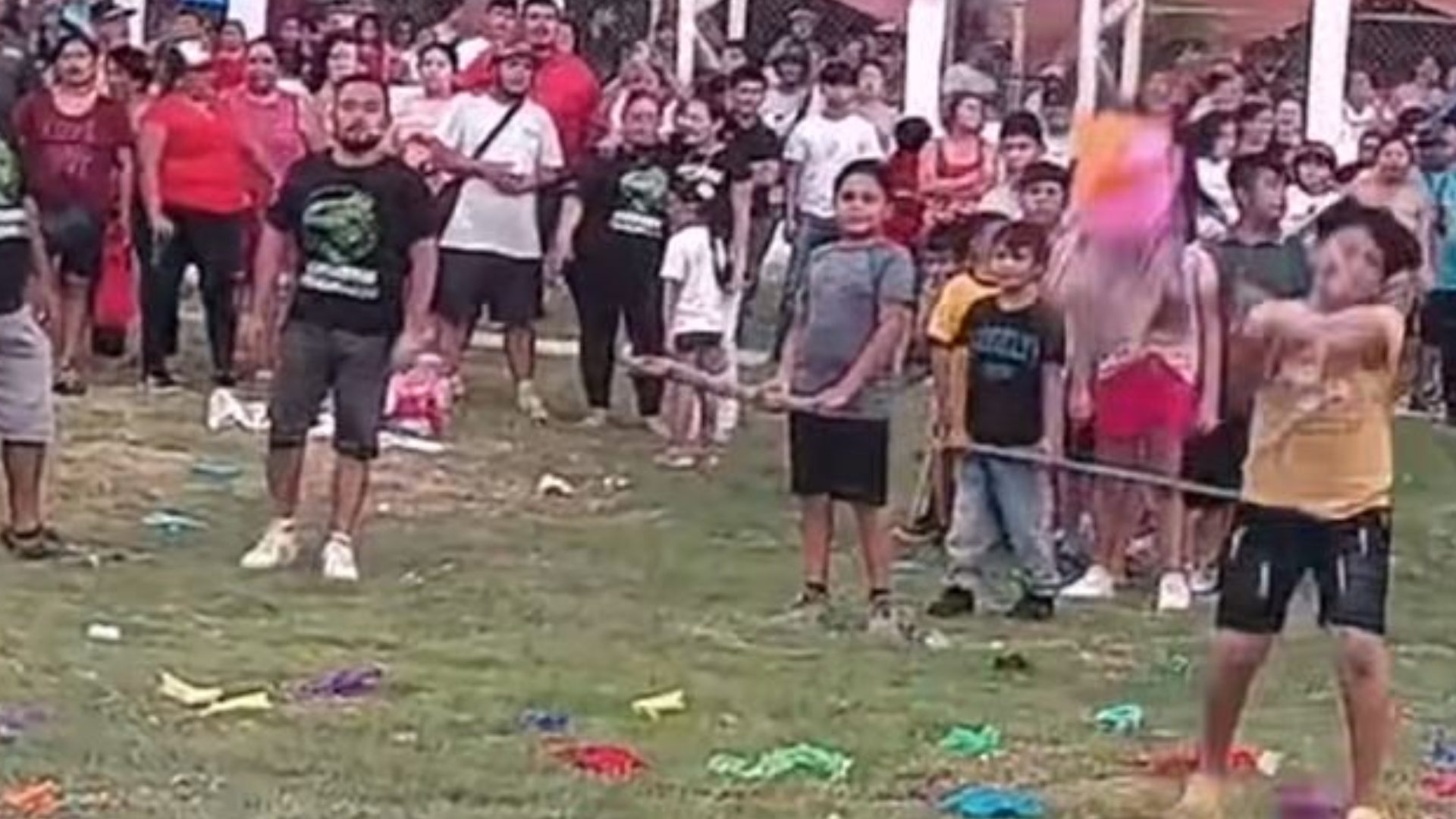 Así Golpearon a Animales en Piñata Durante Festejo en Calkiní, Campeche | N+