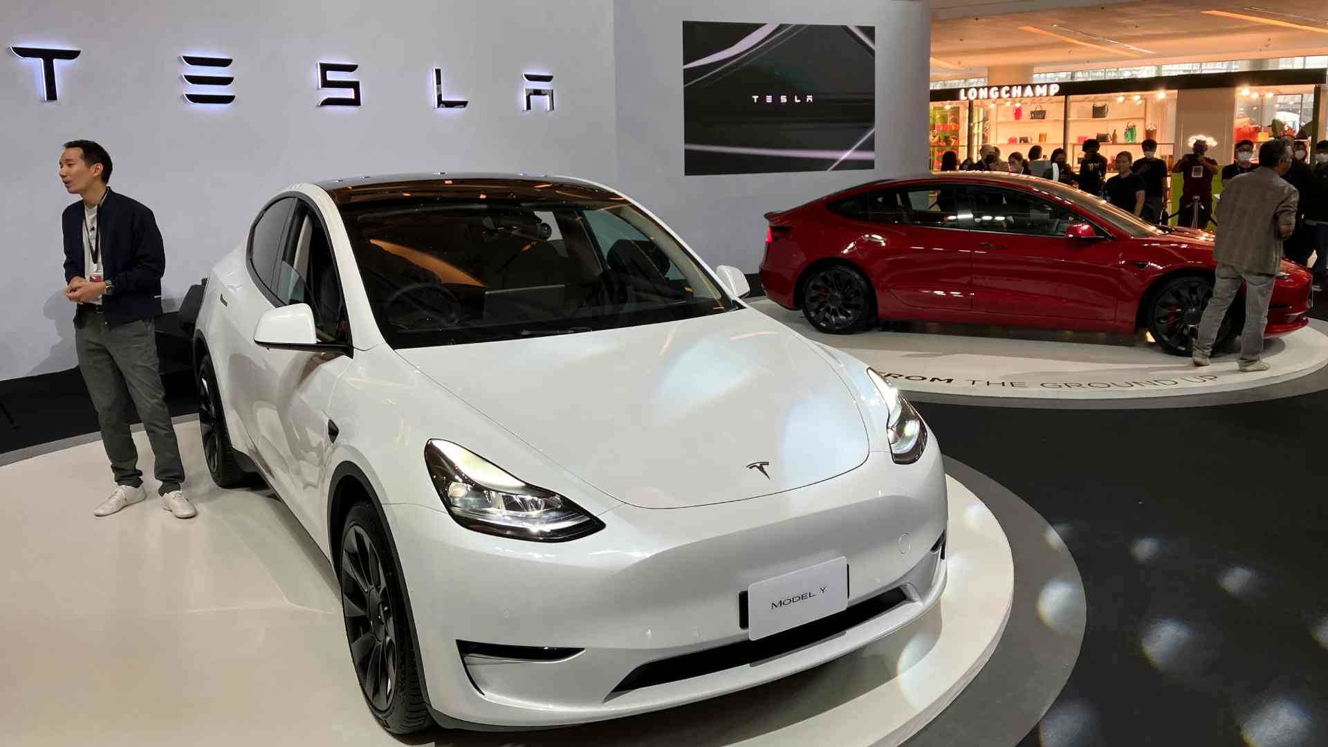 Precios de Tesla bajan para impulsar demanda de autos N+