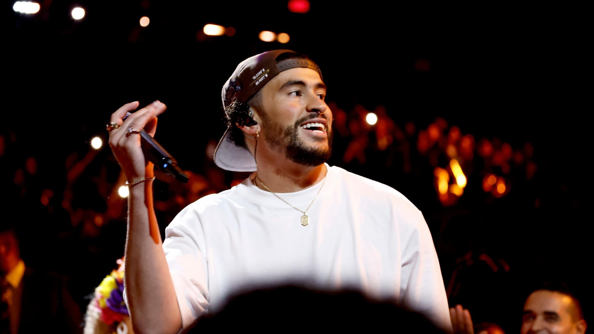 ¿Cuánto Gana Bad Bunny? Está en el Top 10 de Artistas Mejor Pagados del Mundo | N+