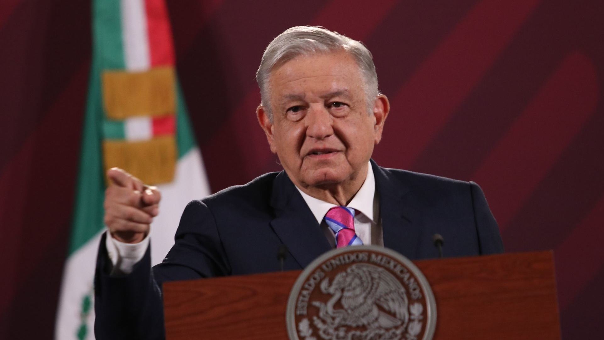 AMLO Y Gobernadores De Morena Acuerdan Recursos Para Salud Y Caminos | N+