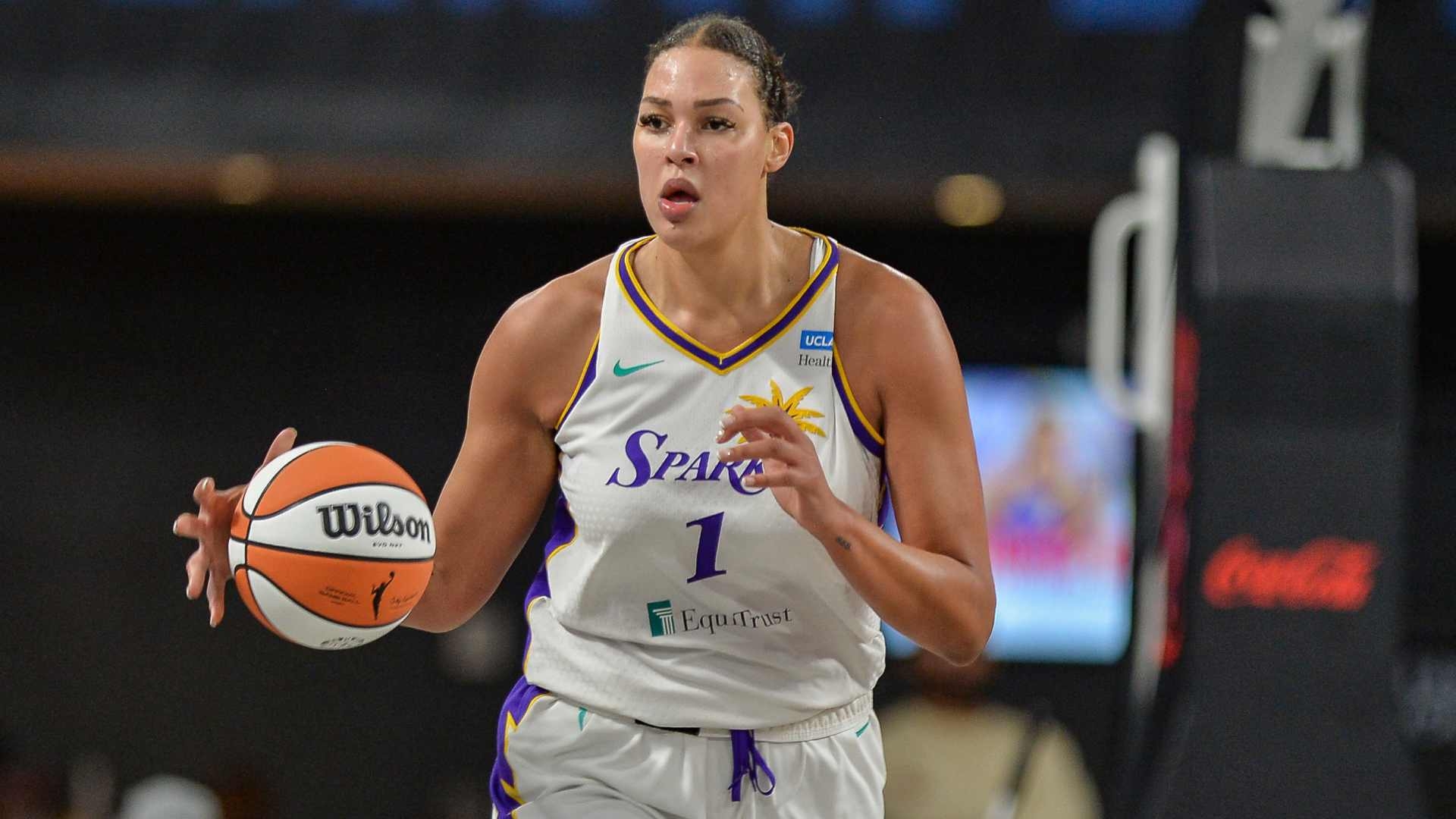 Liz Cambage: Exbasquetbolista de la WNBA Triunfa en OnlyFans | N+