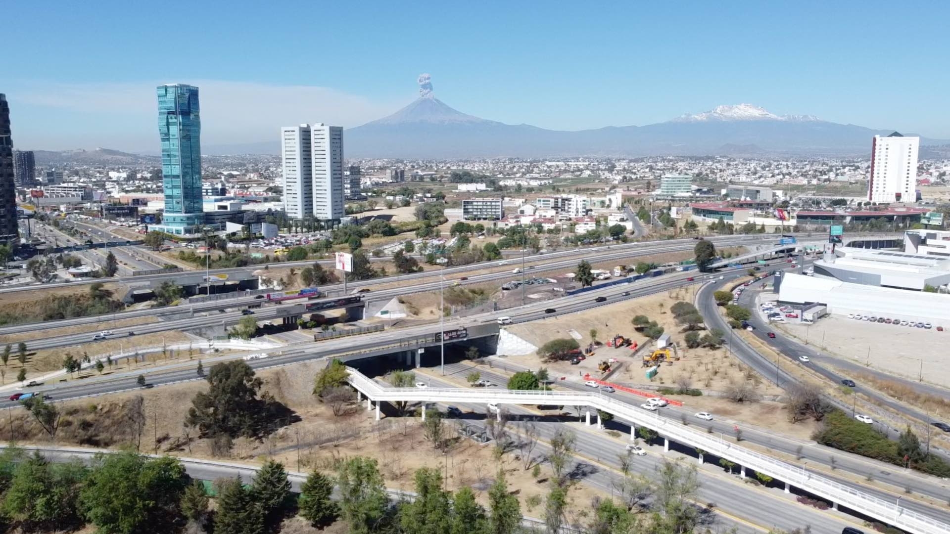 Cierre En La Lateral Del Periférico Ecológico Por Construcción ...