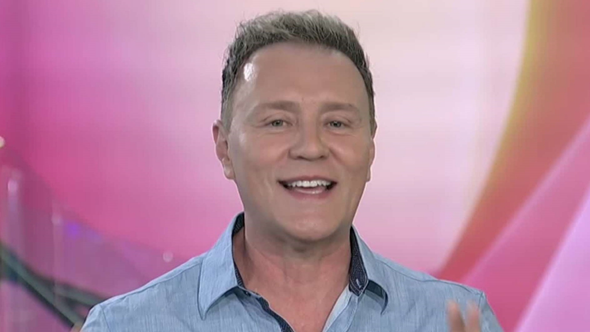 Lorenzo Antonio: 'Doce Rosas Es mi Himno' | N+