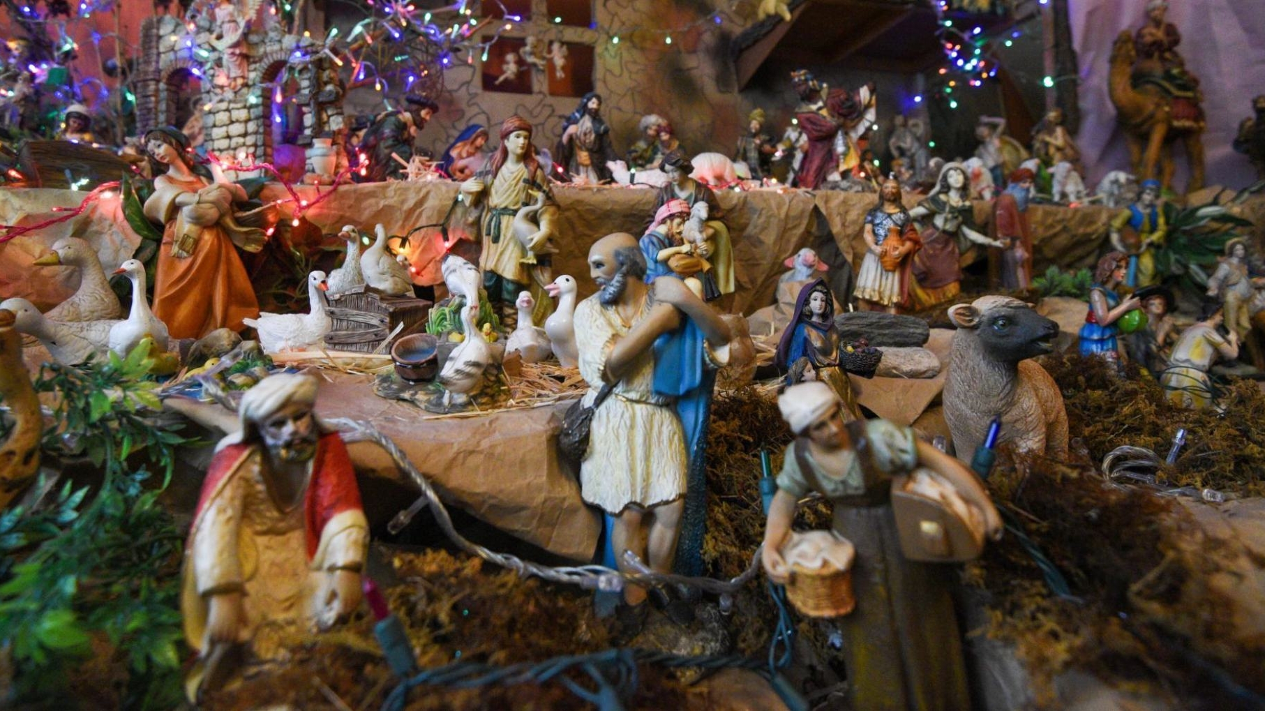 Nacimiento Navideño de Más de 5 Mil Figuras Enciende las Emociones | N+