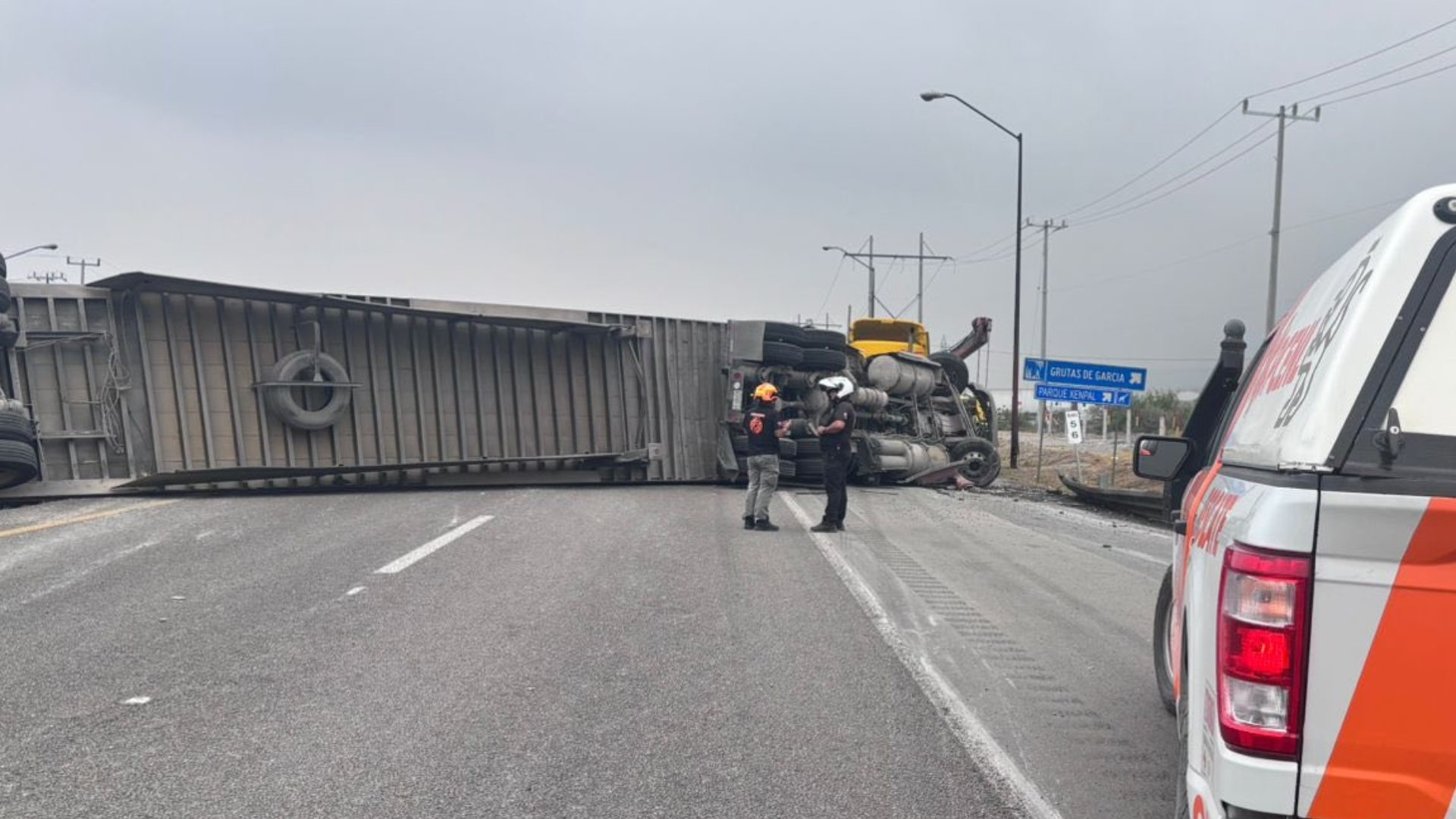 Volcadura de Tráiler Causa Cierre Vial en la Carretera Saltillo ...