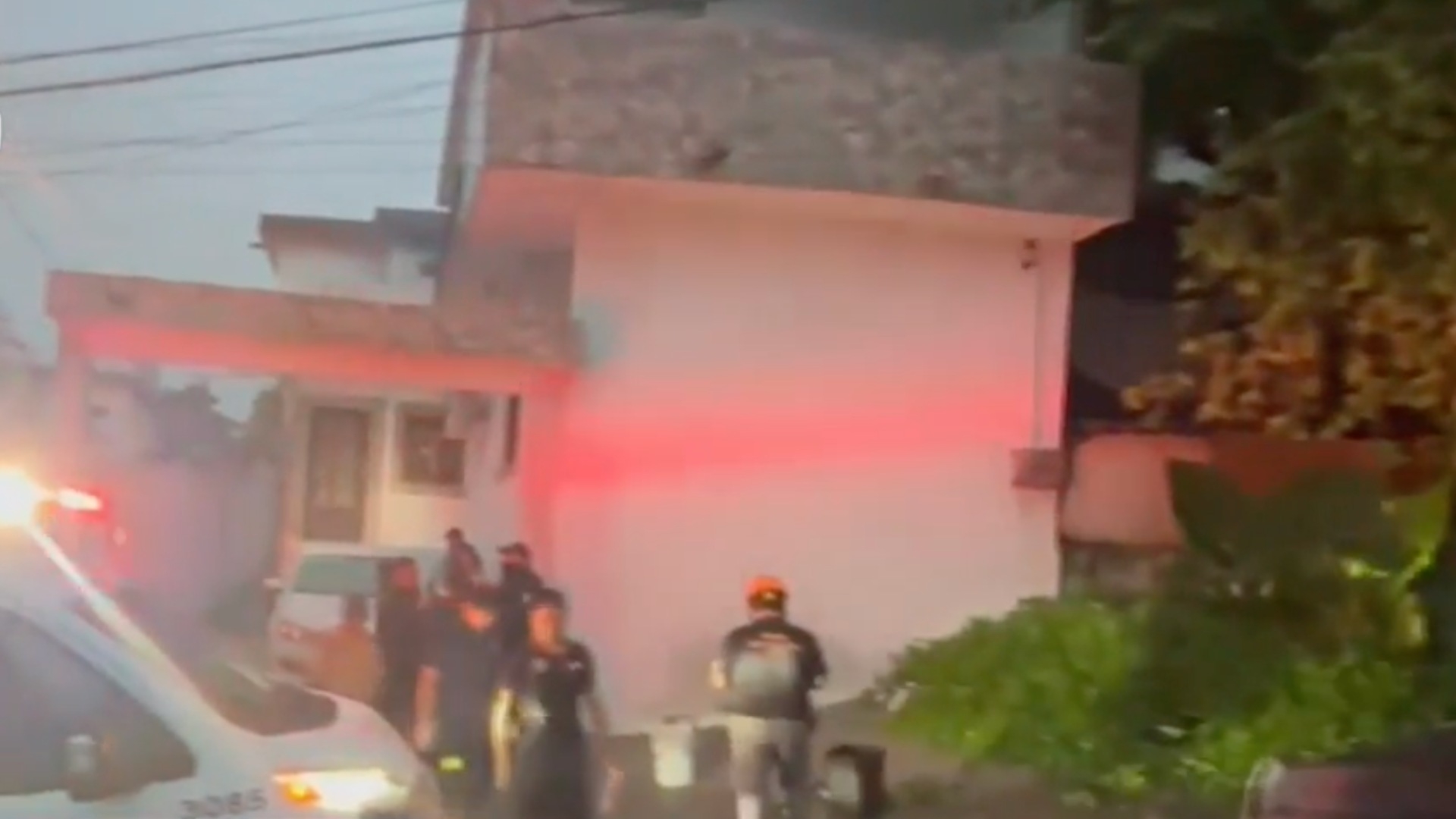 Rescatan a Dos Menores y su Madre de Incendio en Casa en Monterrey, NL | N+