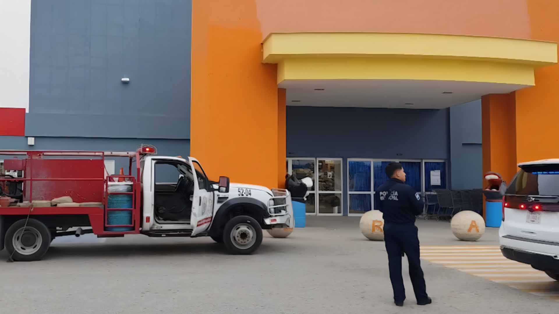 Falsa Amenaza de Bomba en Tres Centros Comerciales Causa Alarma en ...
