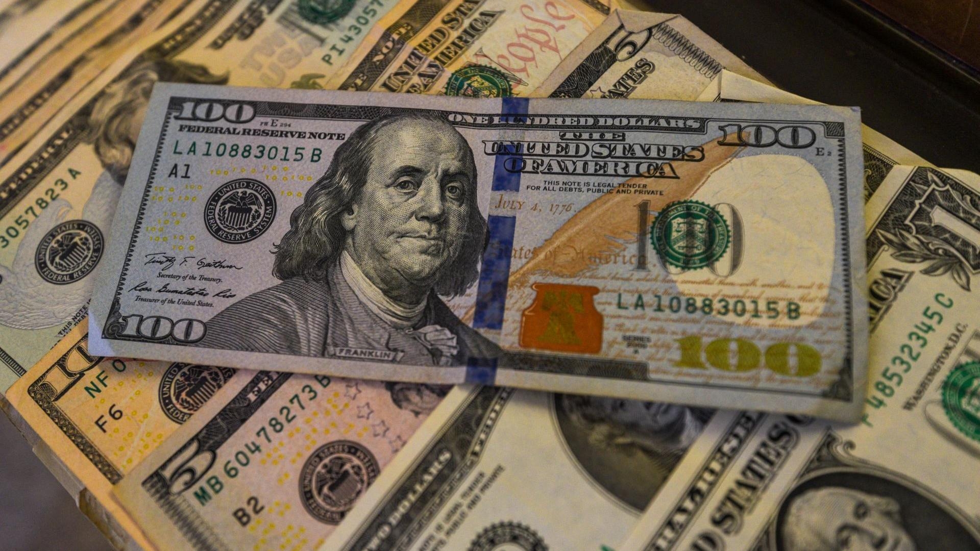 Mexican Peso Gains Against US Dollar to End Week