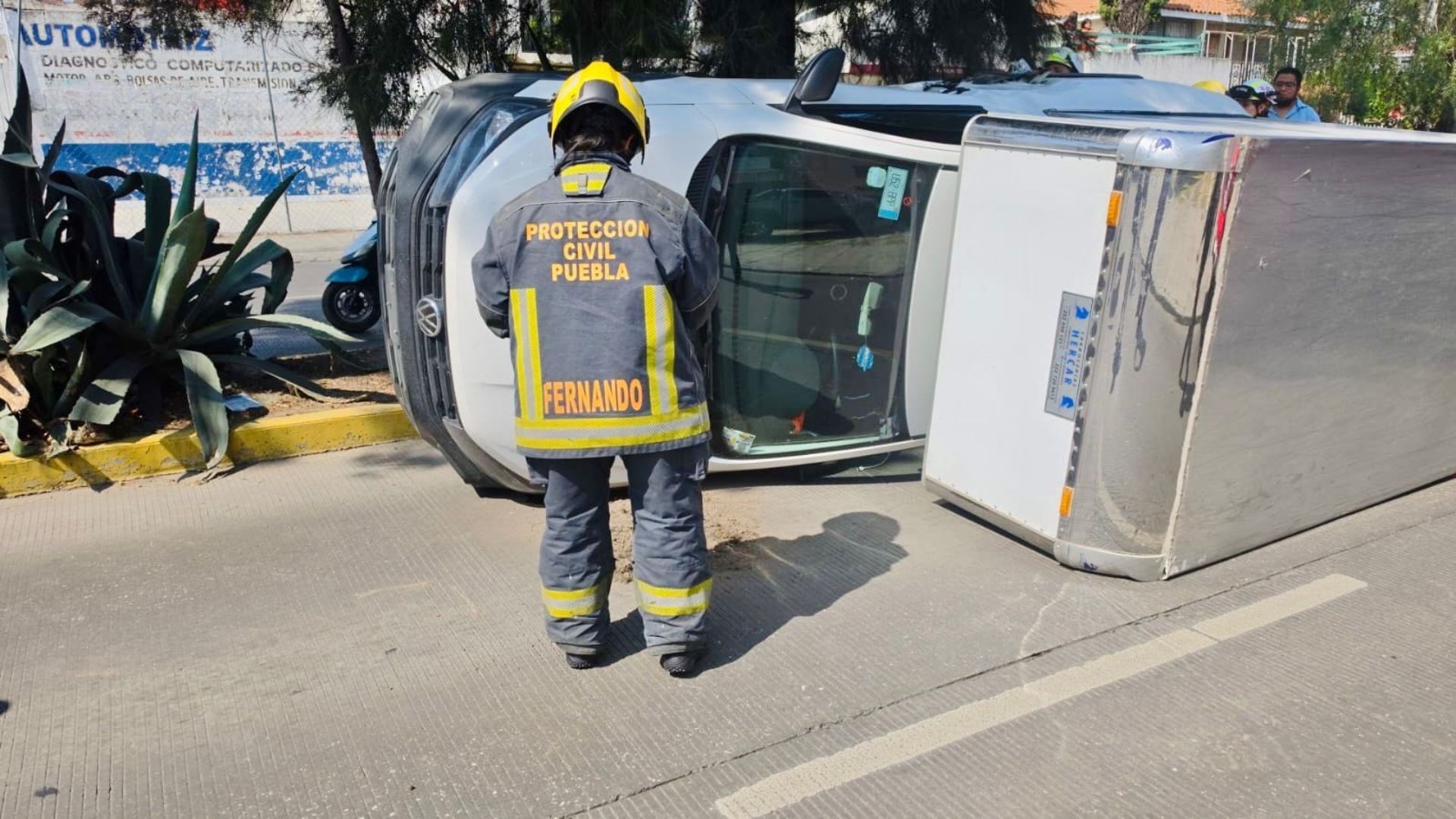 Camioneta Termina Volcada tras Chocar con un Automóvil en la Ciudad de ...