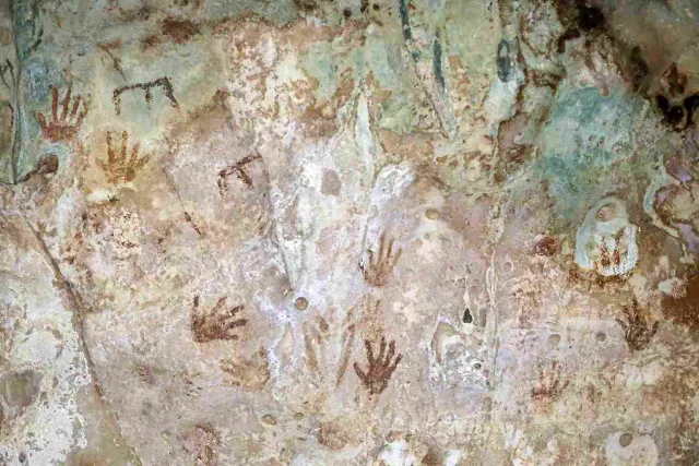 Mural rupestre en la caverna Kixné, Yucatán