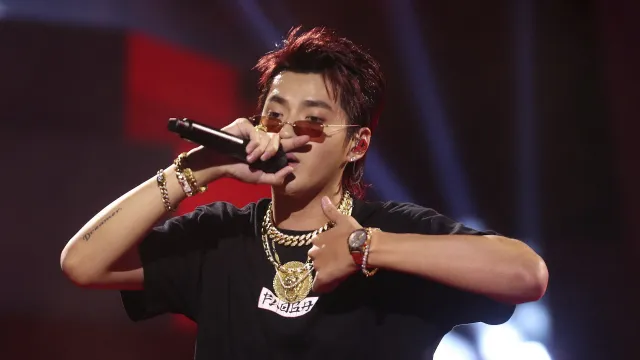 El cantante nació en china pero tiene la nacionalidad canadiense 
