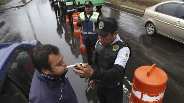 El alcoholímetro antiarranque será obligatorio en 2022, ¿Para todos los  conductores? - Talleres Piñero