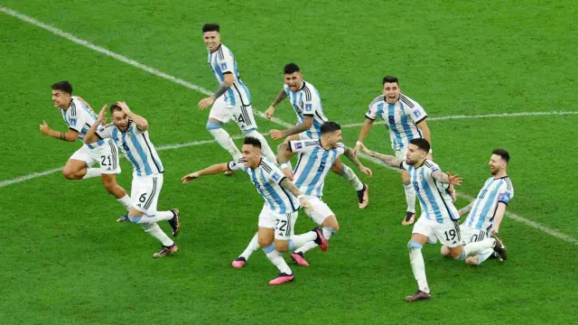 Los jugadores argentinos celebran después de ganar la Copa del Mundo. Foto: Reuters