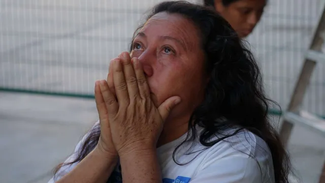 Mujer durante una marcha por la desaparición de miles de personas en México