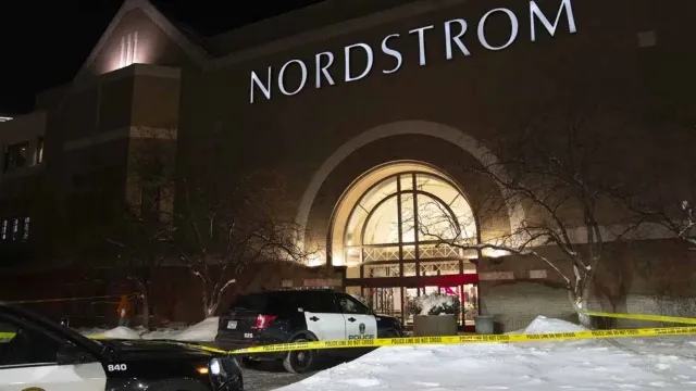 Policías resguardan centro comercial de Minnesota