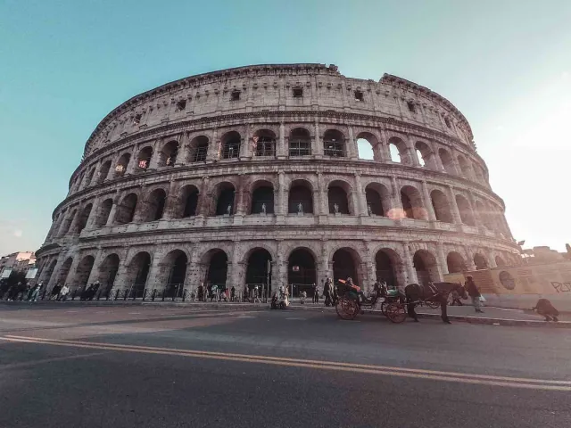 Exterior del Coliseo romano, en Italia