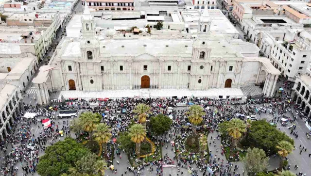 Miles de peruanos protestan contra la presidenta Dina Boluarte; exigen su renuncia