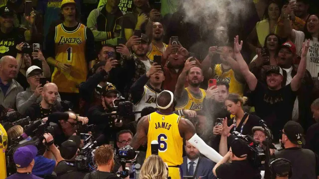 LeBron James con aficionados