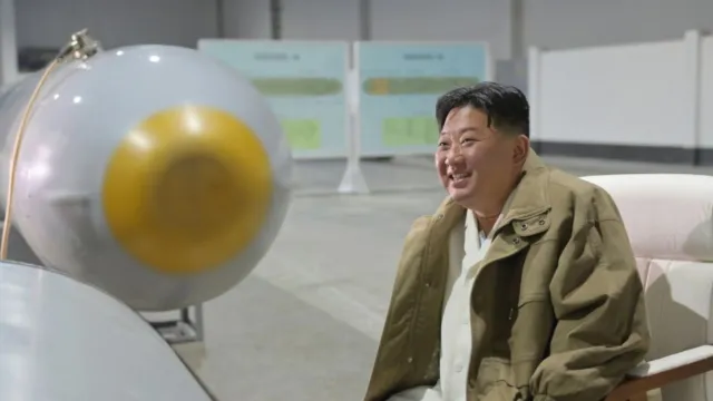 Kim Jong-Un supervisa el dron submarino de ataque nuclear