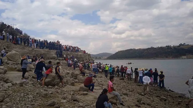 Decenas presenciaron la búsqueda del adolescente en Chapa de Mota.