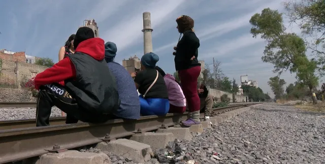 Cada día son más los niños acompañando a sus padres para buscar el sueño americano