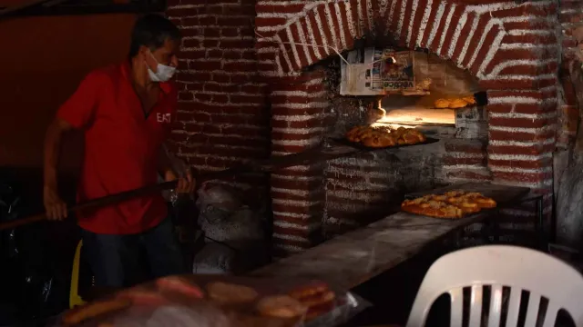 Cocinar con leña: una práctica que nos daña tanto como el humo de los autos  - Salud con lupa