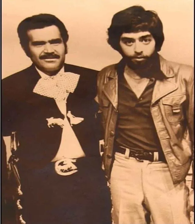 Fotografía de Jaime Maussan con Vicente Fernández