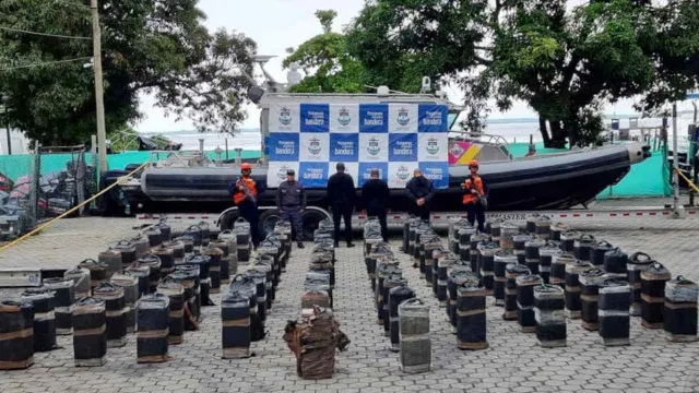 Armada de Colombia decomisó 3 toneladas de cocaína en un semisumergible